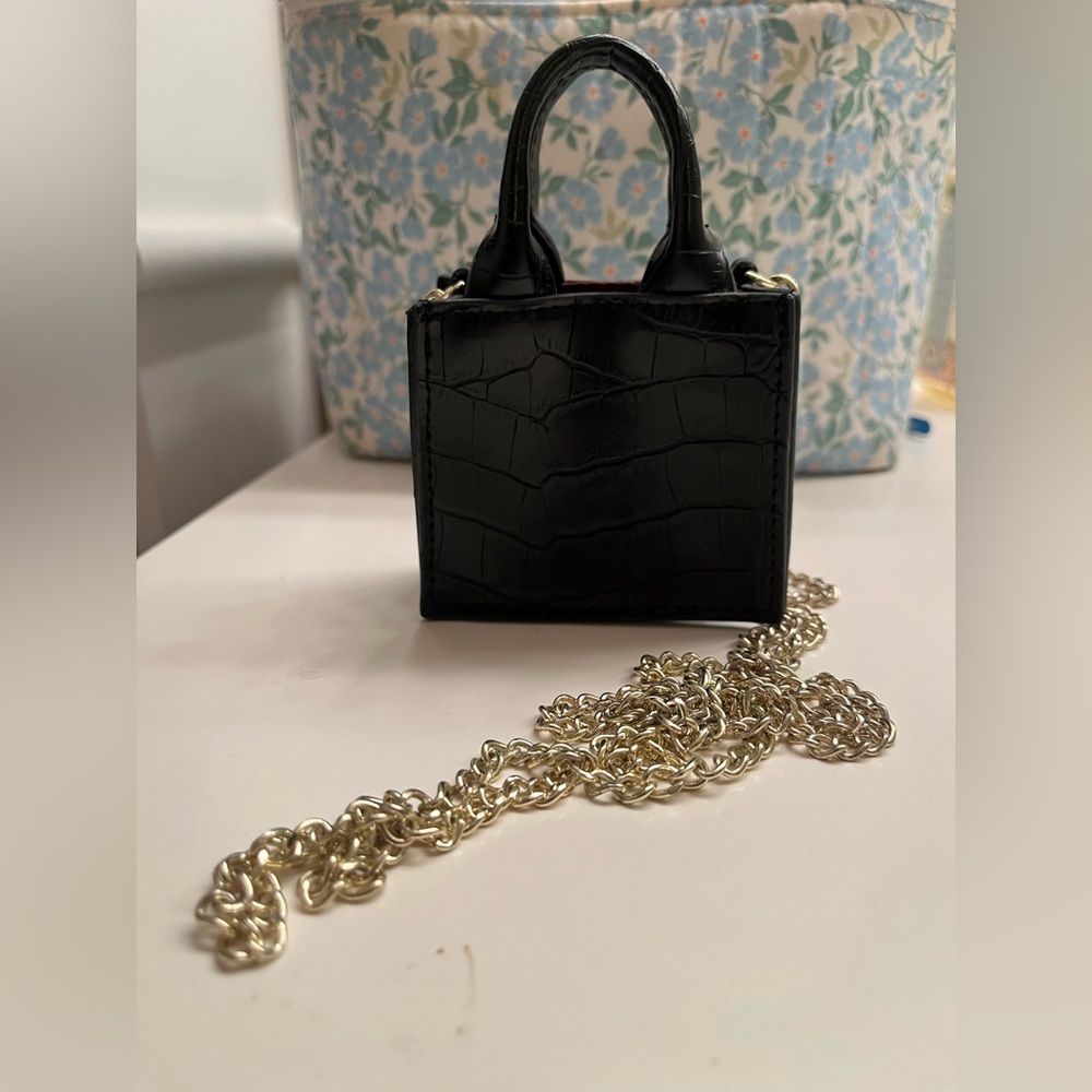 Elegant Black Croc-Embossed Mini Bag